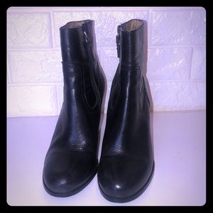 Frye ankle boots 💜